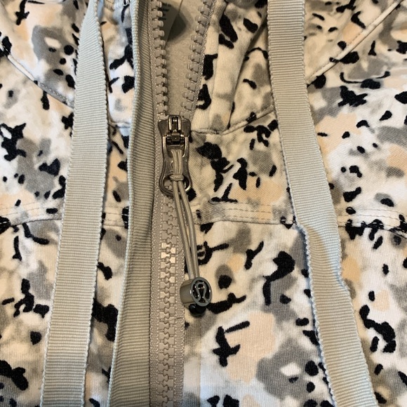 Lululemon After Asana Hoodie - Picture 5 of 8